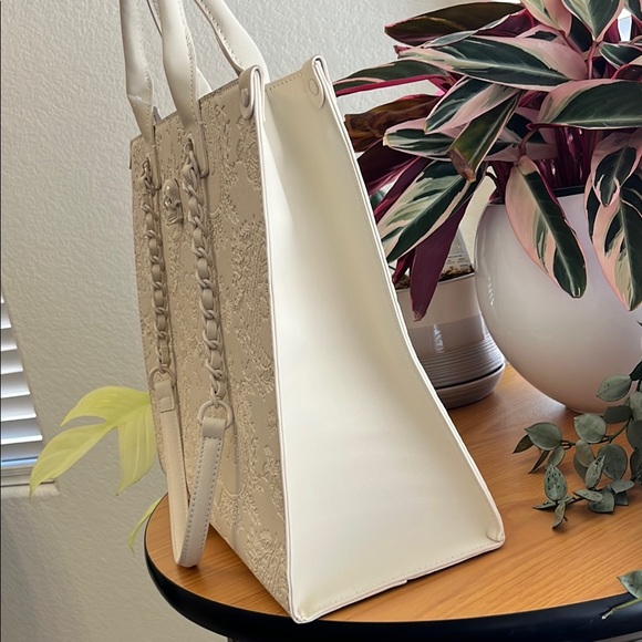 🎃👻Betsey Johnson 👻🎃Cream Tote Bag w/ Studded Detailing Clutch Inside NWT - Picture 3 of 15